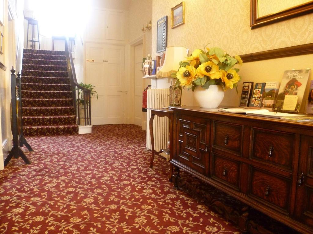 Отель Acorn House Кесвик Экстерьер фото